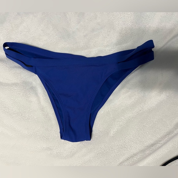 Size medium swim bottom bundle - Picture 4 of 6